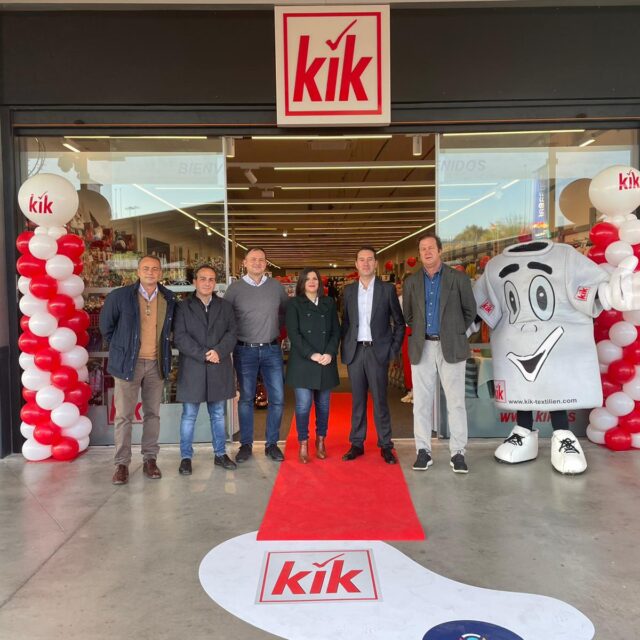 La cadena alemana low cost KiK ha inaugurado su tienda en el Parque Comercial Vega del Rey.